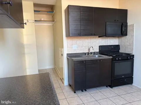 2545 BROWN STREET #2F