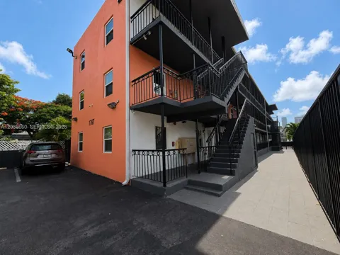 1767 NW 3rd Ave #6