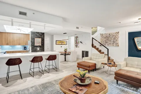 2633 NE 14th Avenue #103