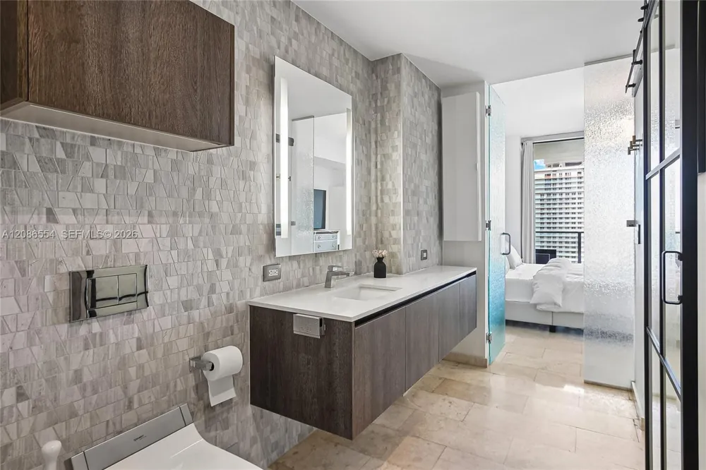 68 SE 6th St #3306 Miami, FL 33131