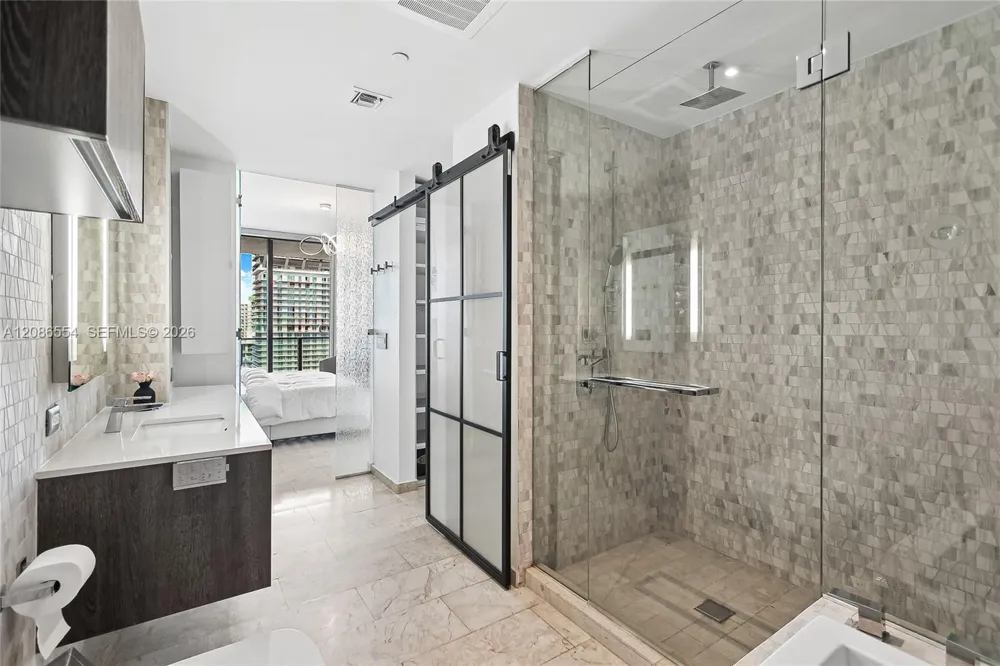68 SE 6th St #3306 Miami, FL 33131