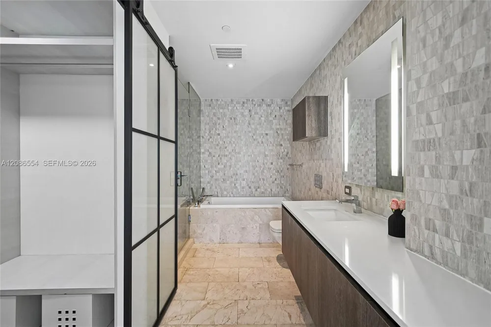 68 SE 6th St #3306 Miami, FL 33131