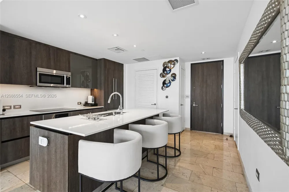 68 SE 6th St #3306 Miami, FL 33131