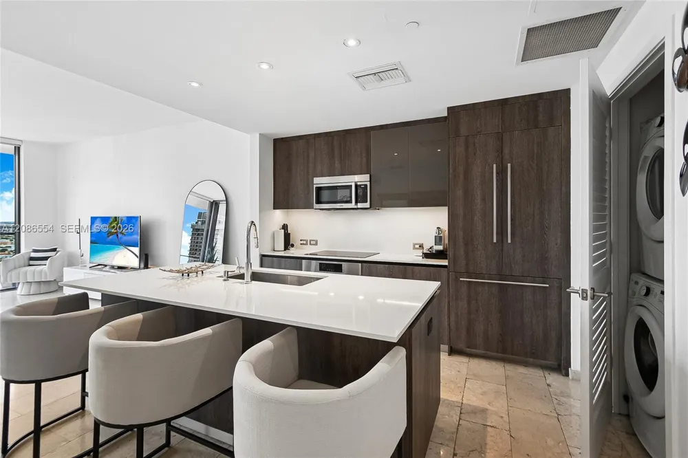 68 SE 6th St #3306 Miami, FL 33131