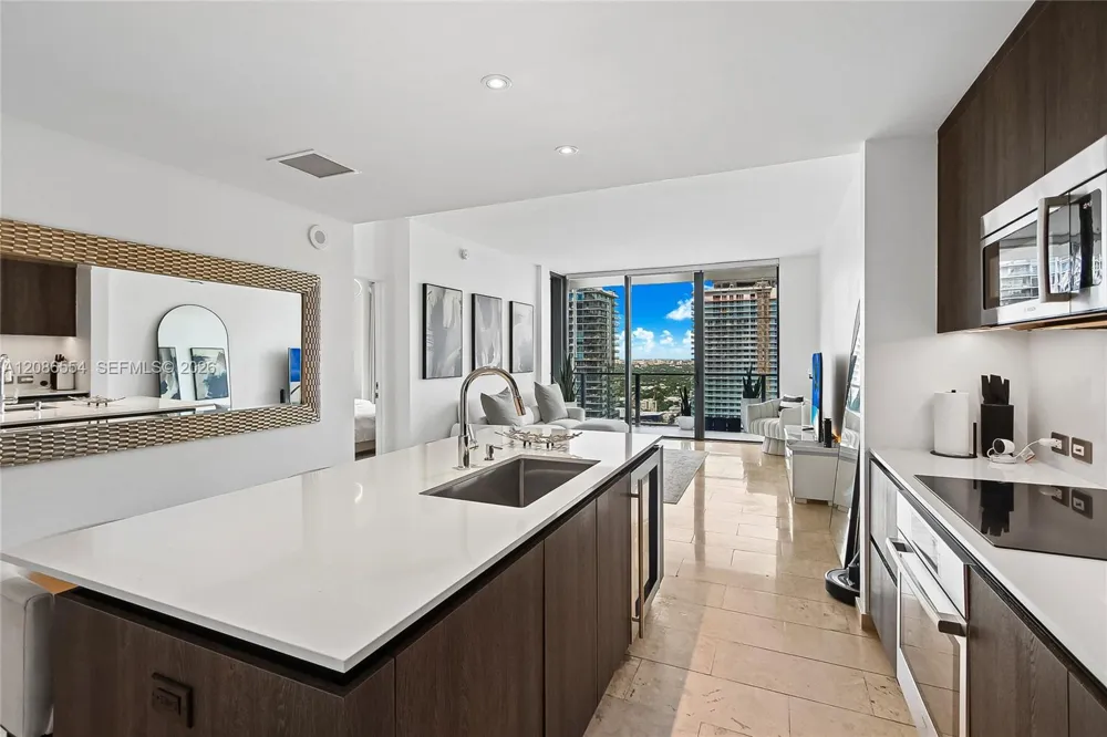68 SE 6th St #3306 Miami, FL 33131