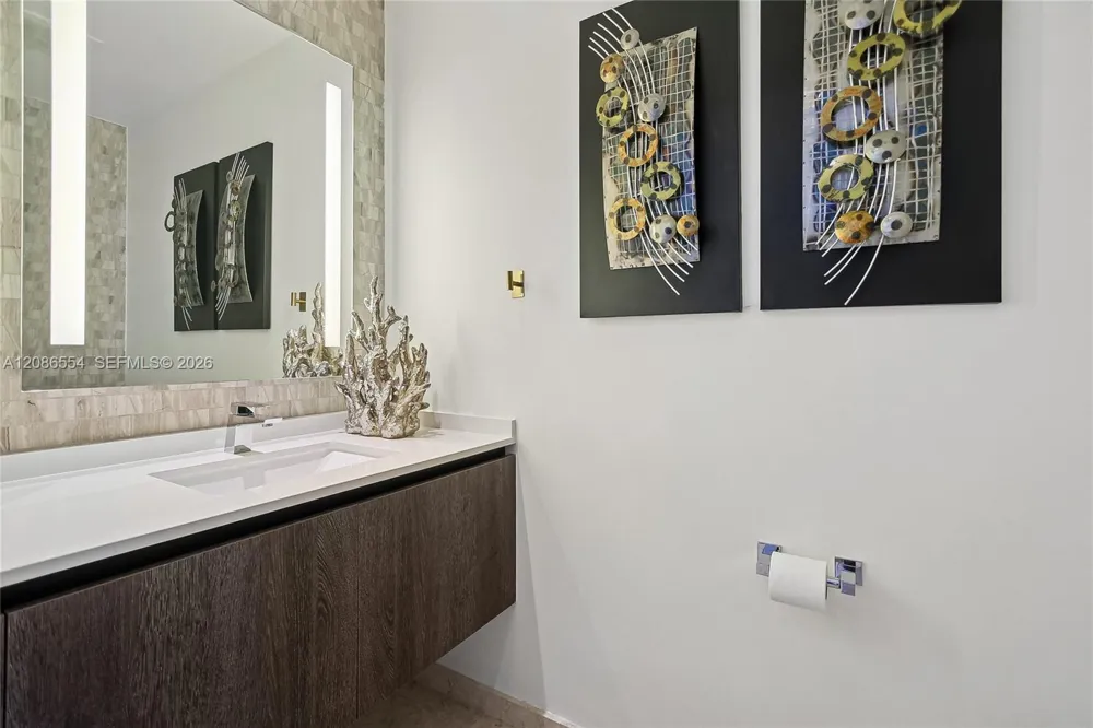 68 SE 6th St #3306 Miami, FL 33131
