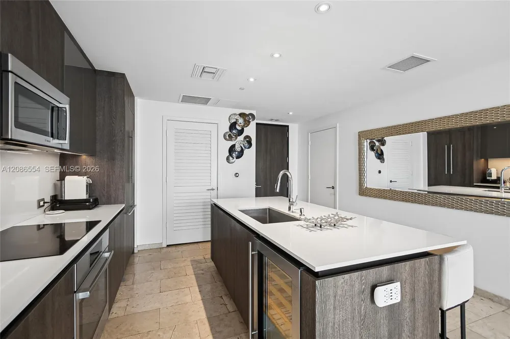 68 SE 6th St #3306 Miami, FL 33131