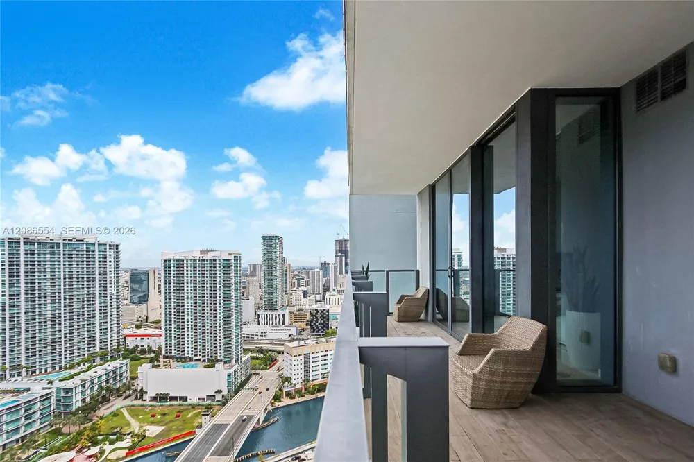 68 SE 6th St #3306 Miami, FL 33131