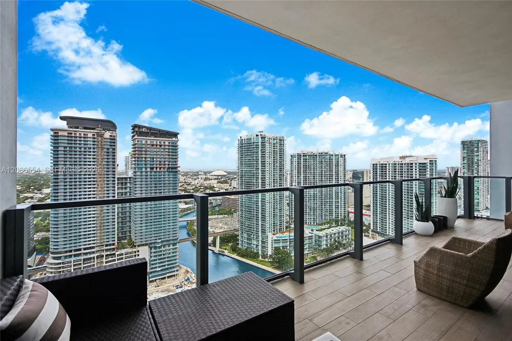 68 SE 6th St #3306 Miami, FL 33131