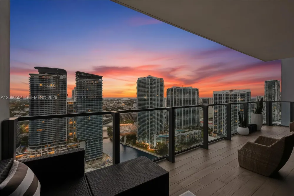68 SE 6th St #3306 Miami, FL 33131