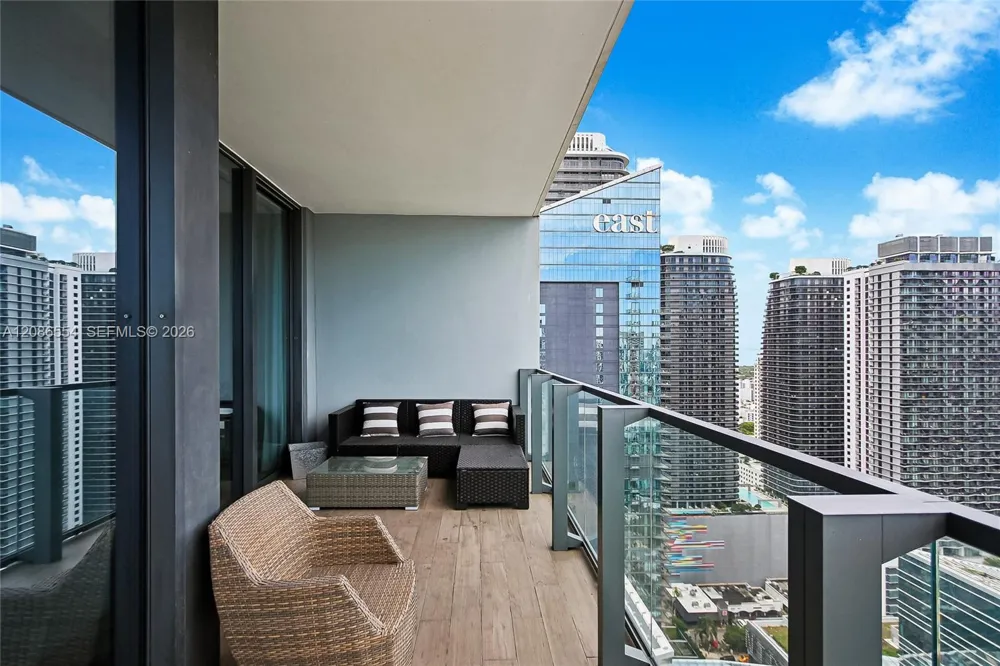 68 SE 6th St #3306 Miami, FL 33131