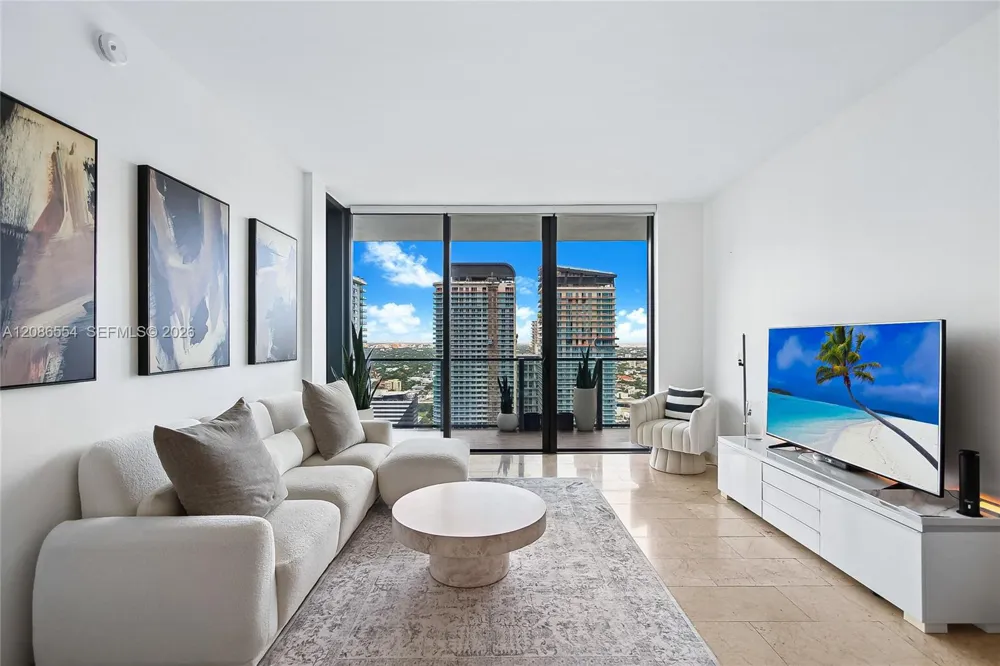 68 SE 6th St #3306 Miami, FL 33131