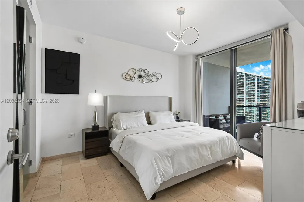 68 SE 6th St #3306 Miami, FL 33131