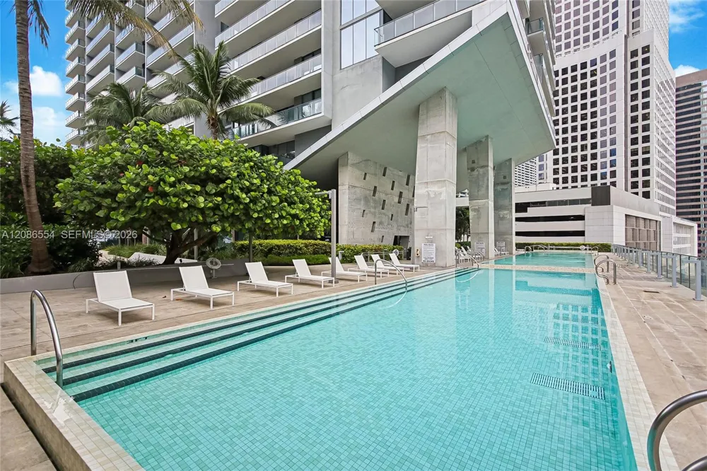 68 SE 6th St #3306 Miami, FL 33131