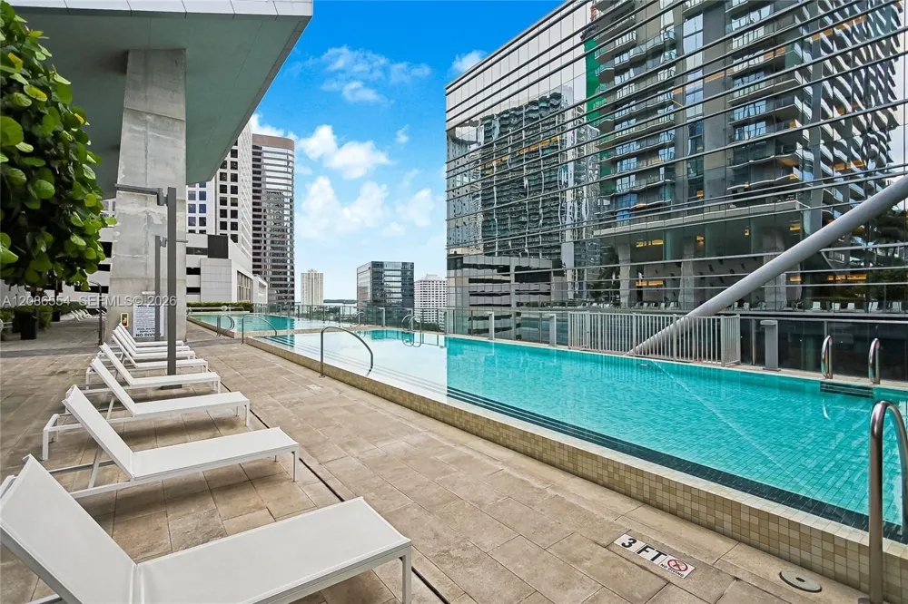 68 SE 6th St #3306 Miami, FL 33131