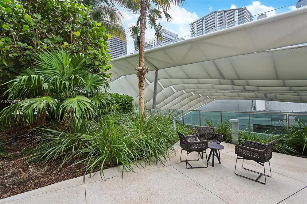 68 SE 6th St #3306 Miami, FL 33131