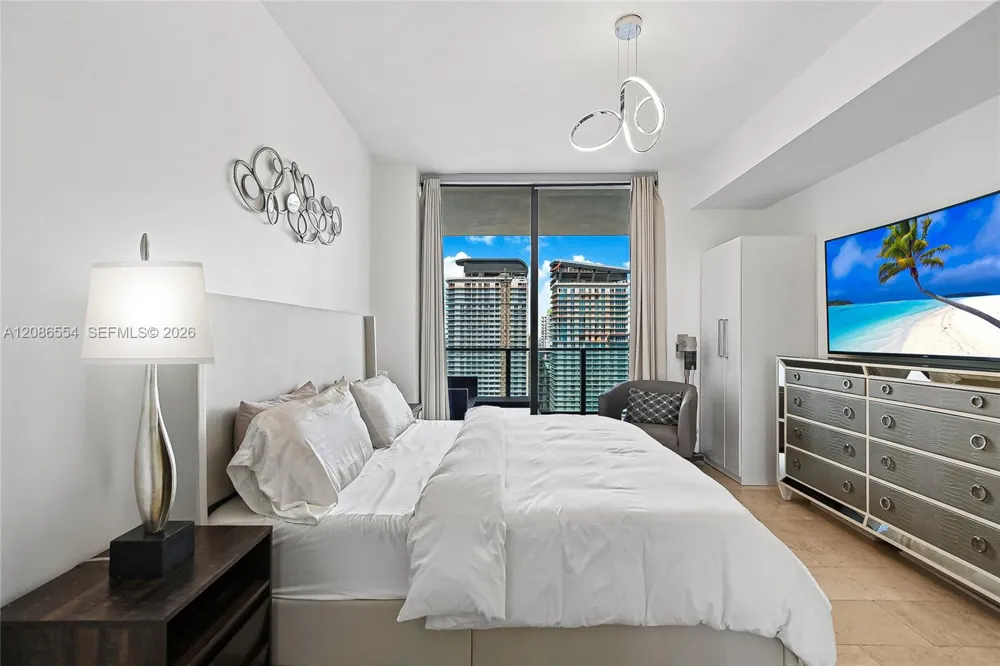 68 SE 6th St #3306 Miami, FL 33131