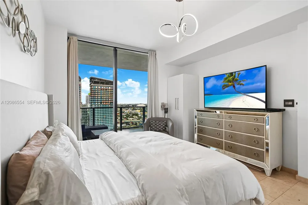 68 SE 6th St #3306 Miami, FL 33131