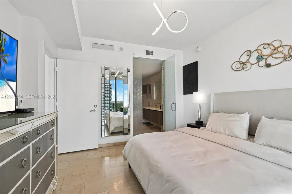 68 SE 6th St #3306 Miami, FL 33131