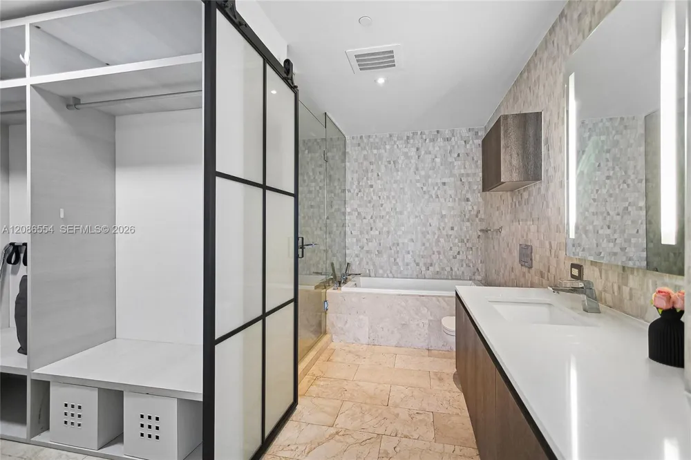 68 SE 6th St #3306 Miami, FL 33131