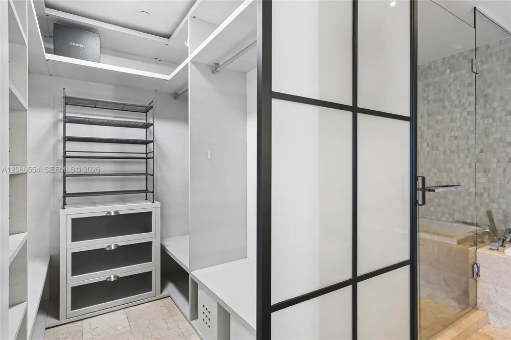 68 SE 6th St #3306 Miami, FL 33131