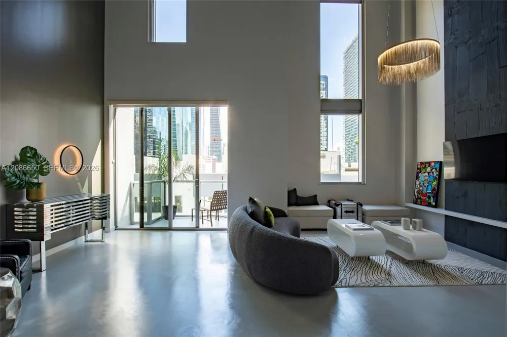 1060 Brickell Ave #1015 Miami, FL 33131