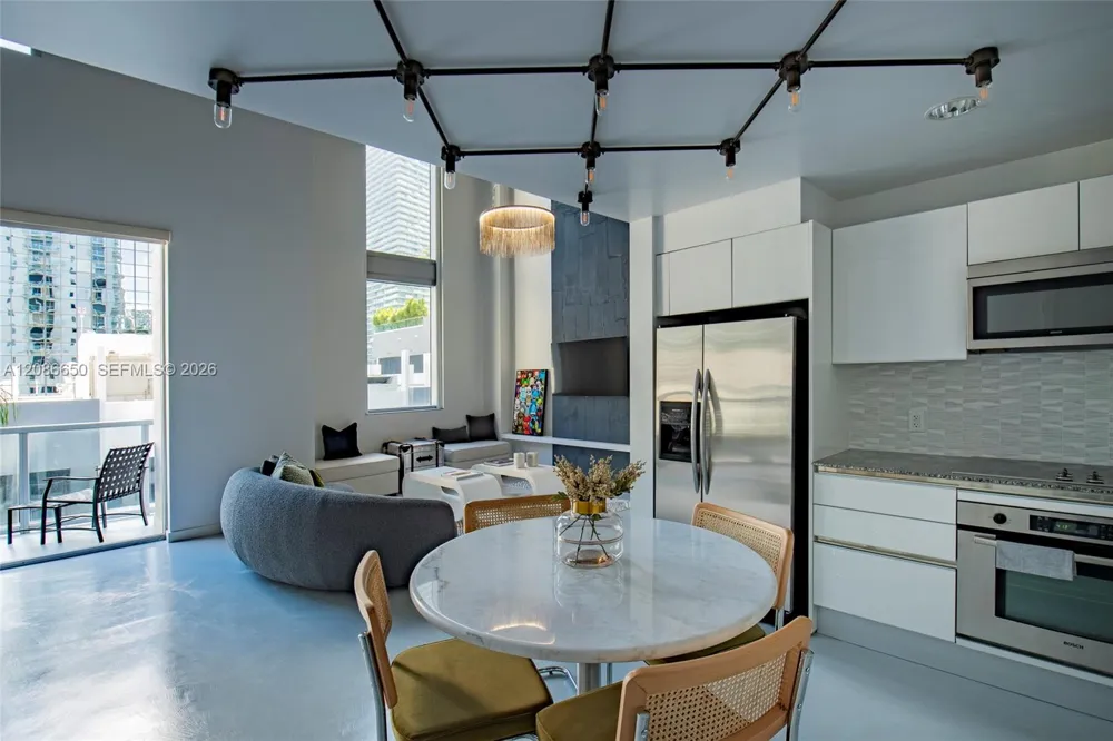 1060 Brickell Ave #1015 Miami, FL 33131
