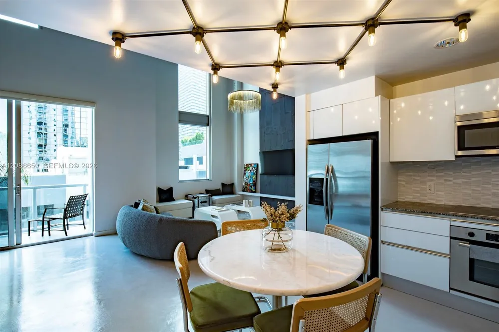 1060 Brickell Ave #1015 Miami, FL 33131