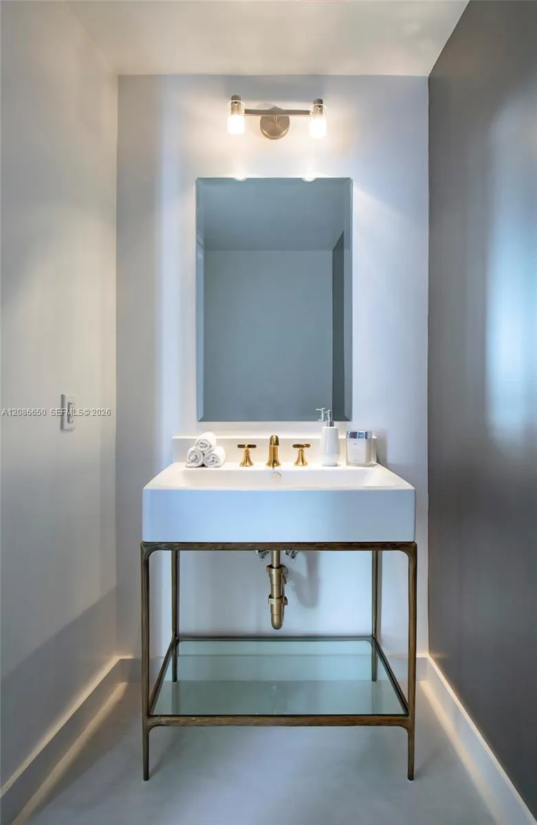 1060 Brickell Ave #1015 Miami, FL 33131