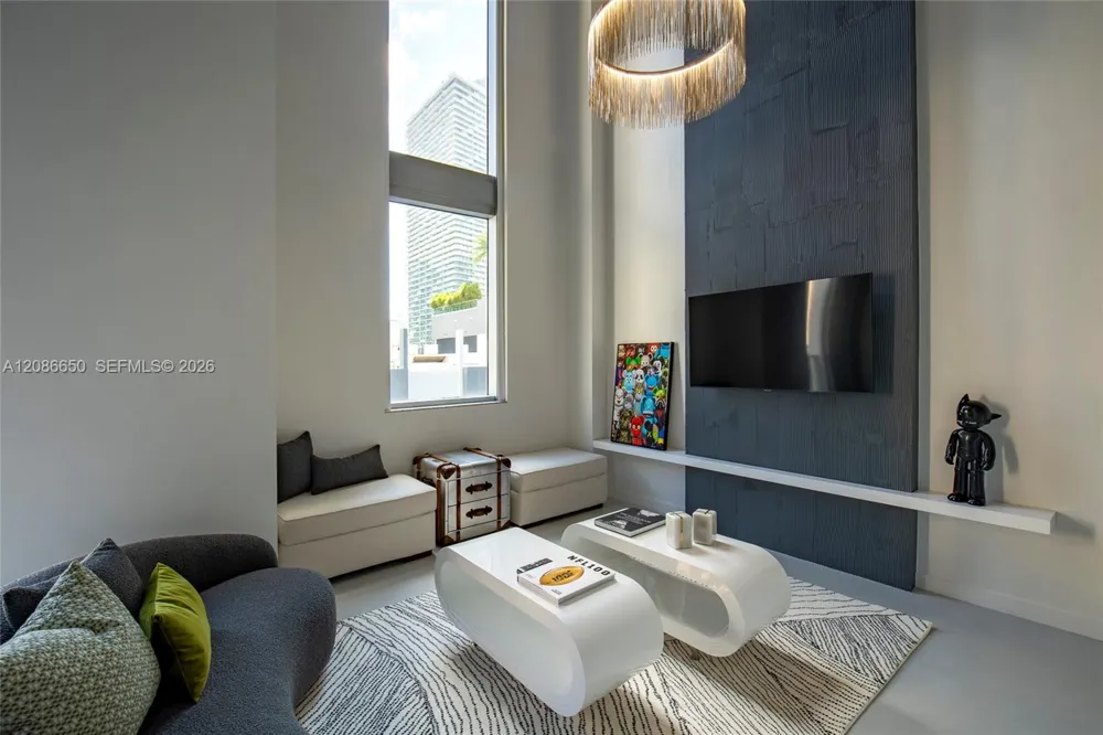 1060 Brickell Ave #1015 Miami, FL 33131