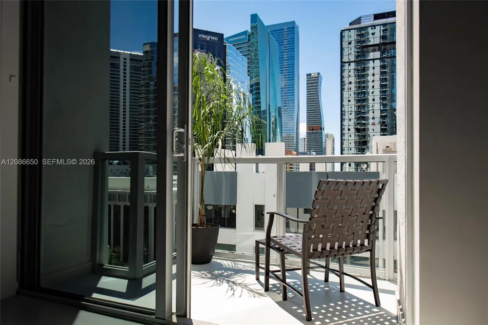 1060 Brickell Ave #1015 Miami, FL 33131