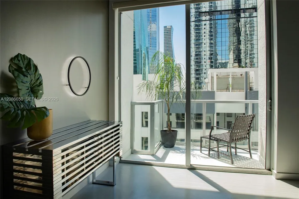 1060 Brickell Ave #1015 Miami, FL 33131
