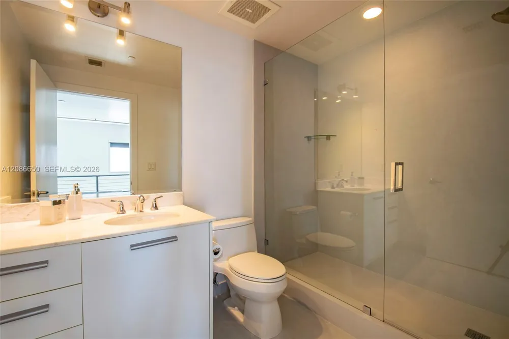 1060 Brickell Ave #1015 Miami, FL 33131