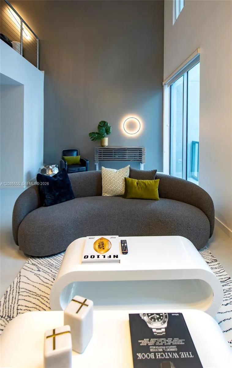 1060 Brickell Ave #1015 Miami, FL 33131
