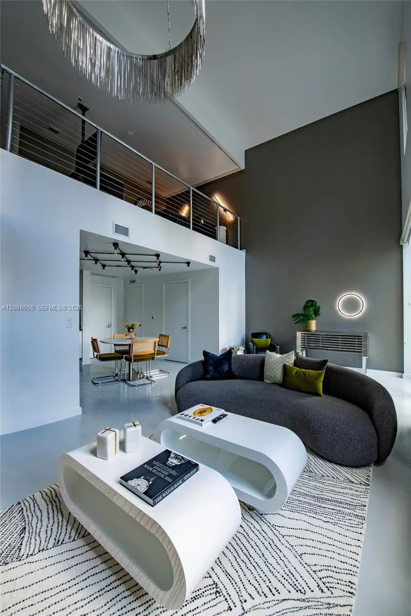 1060 Brickell Ave #1015 Miami, FL 33131