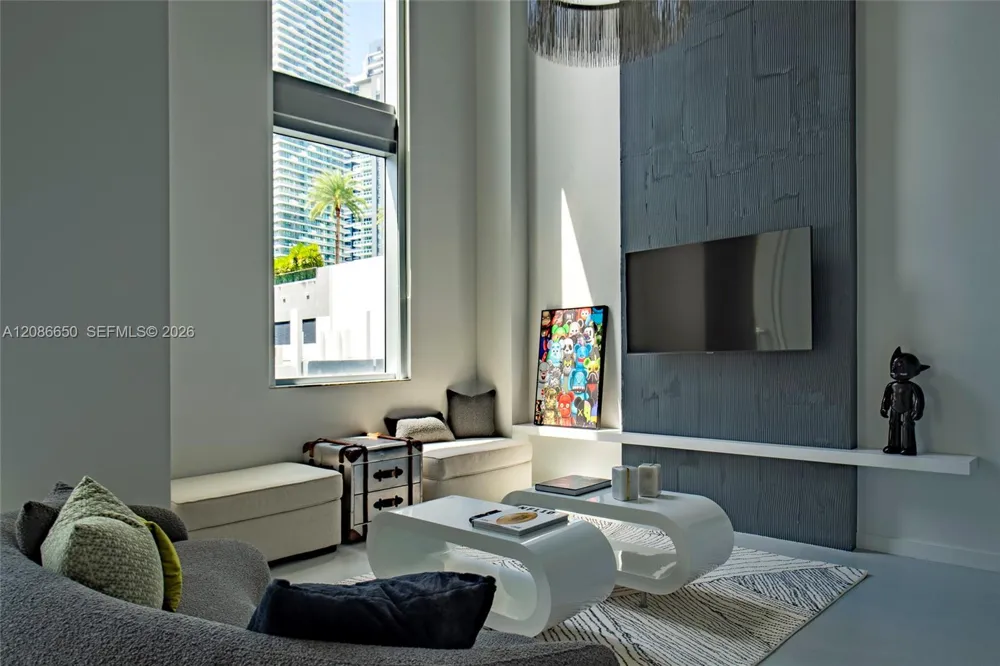 1060 Brickell Ave #1015 Miami, FL 33131