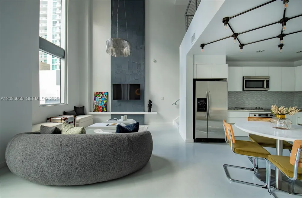 1060 Brickell Ave #1015 Miami, FL 33131