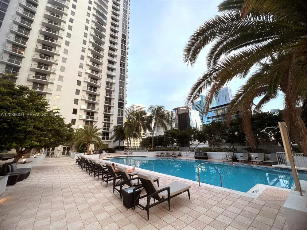 1060 Brickell Ave #1015 Miami, FL 33131