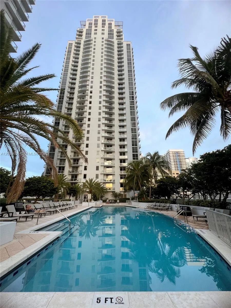 1060 Brickell Ave #1015 Miami, FL 33131