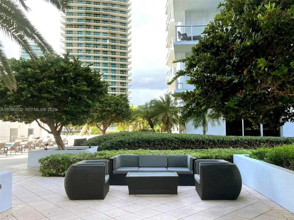 1060 Brickell Ave #1015 Miami, FL 33131