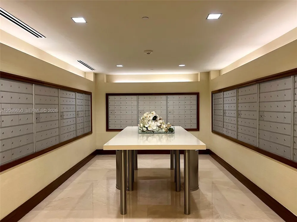 1060 Brickell Ave #1015 Miami, FL 33131