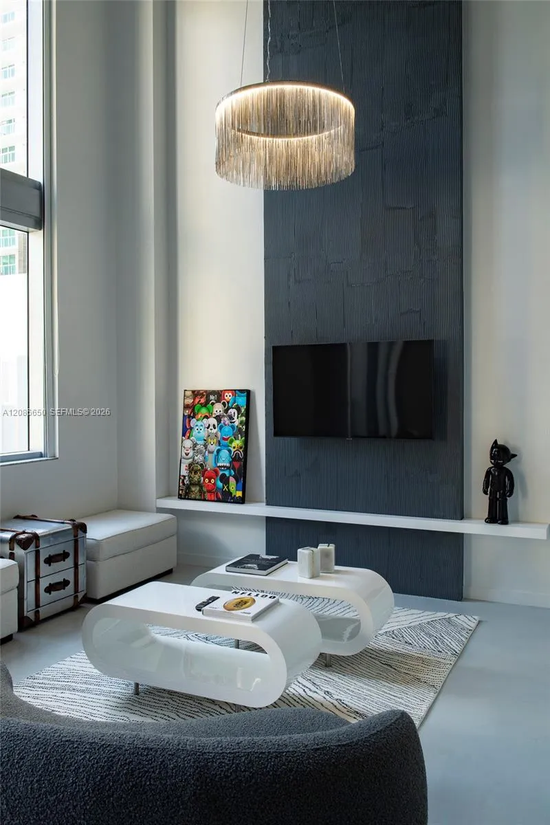 1060 Brickell Ave #1015 Miami, FL 33131