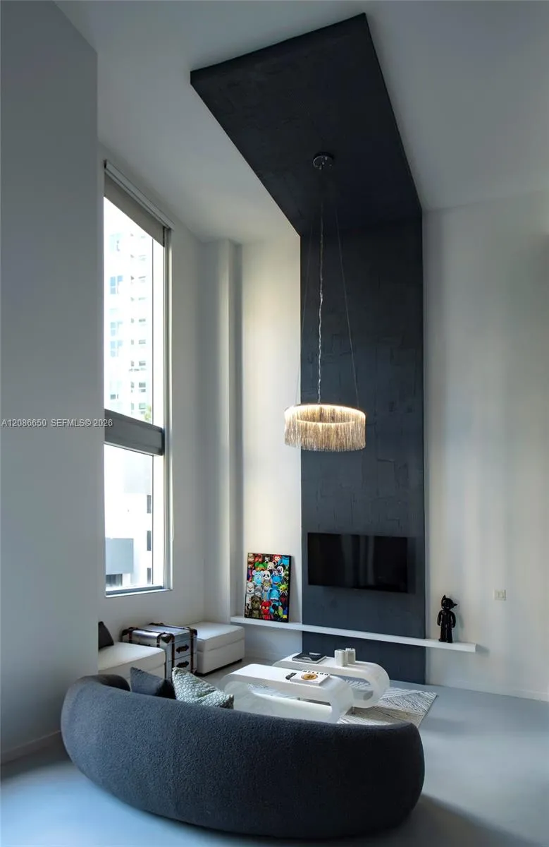 1060 Brickell Ave #1015 Miami, FL 33131