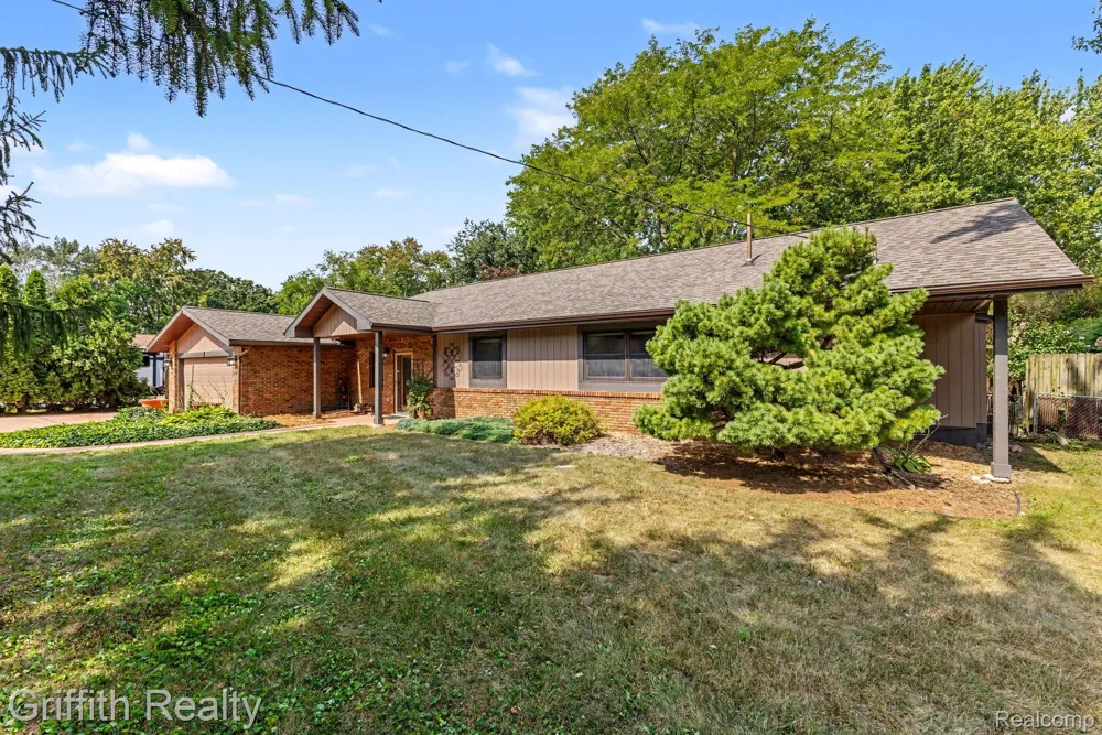 55664 Pontiac Trail Court Lyon Charter Township, MI 48165