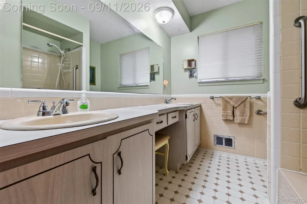 411 Tanview Drive Oxford Charter Township, MI 48371