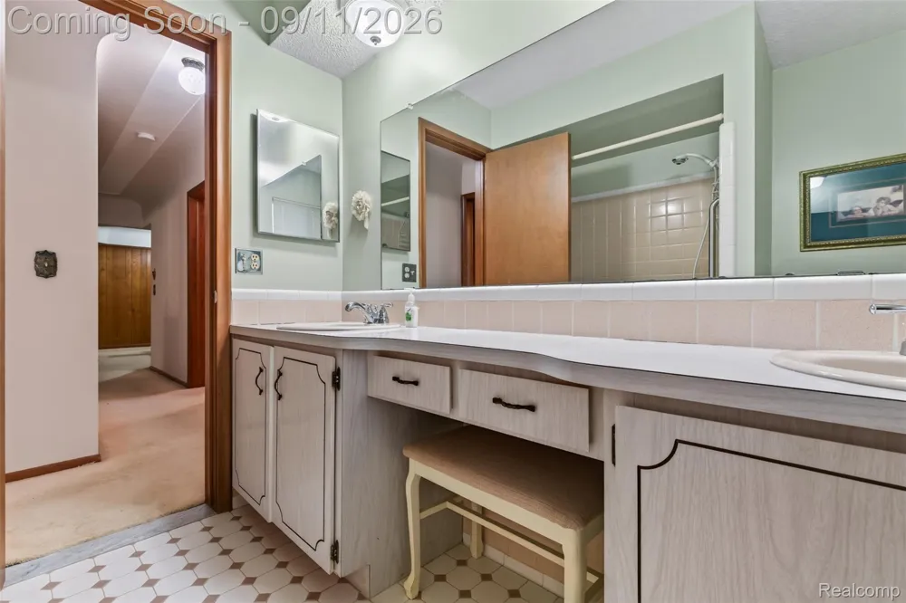 411 Tanview Drive Oxford Charter Township, MI 48371