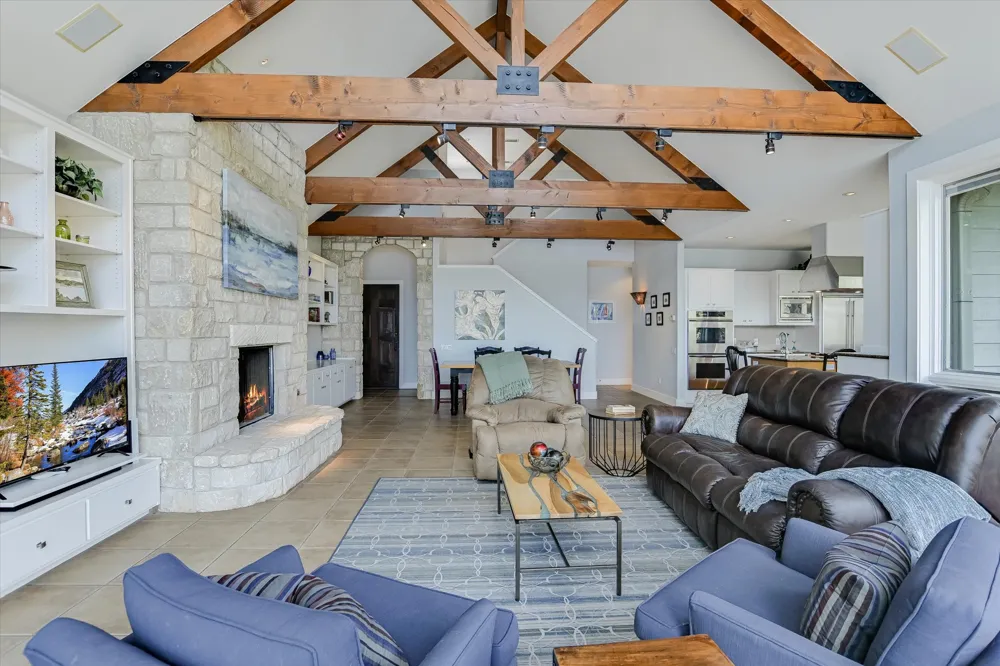 102 Center Cove I Spicewood, TX 78669