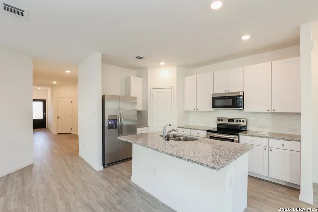 2721 La Mundial Seguin, TX 78155