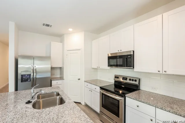 2721 La Mundial Seguin, TX 78155