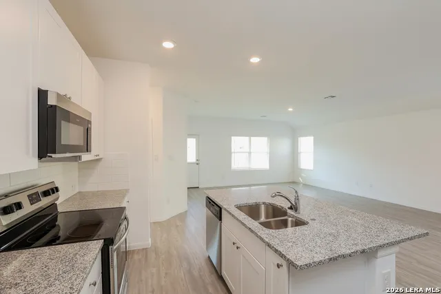 2721 La Mundial Seguin, TX 78155